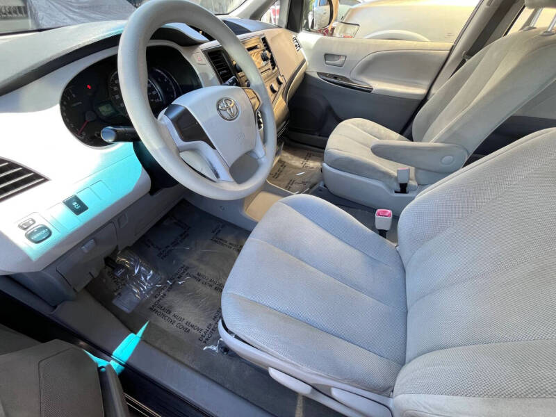2012 Toyota Sienna