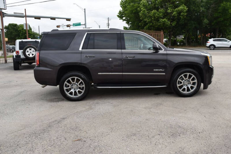 2016 GMC Yukon Denali photo 9