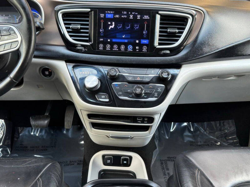 2017 Chrysler Pacifica Touring-L