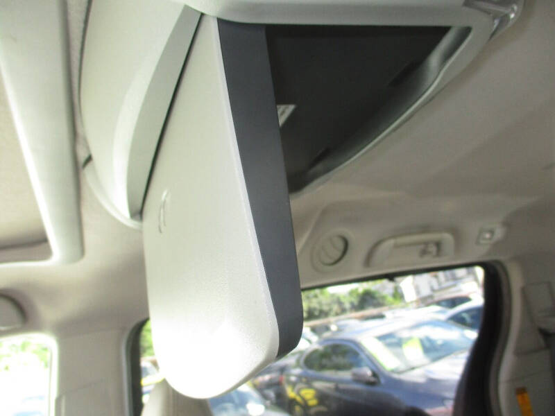 2014 Toyota Sienna XLE 8-Passenger