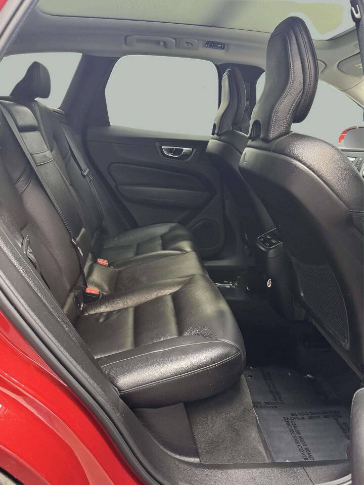 2019 Volvo XC60 T6 Inscription AWD 4dr SUV - Red exterior view 8