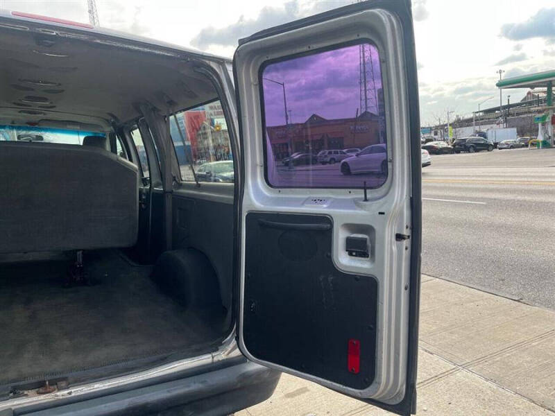 2011 Ford E-Series E-150 XLT