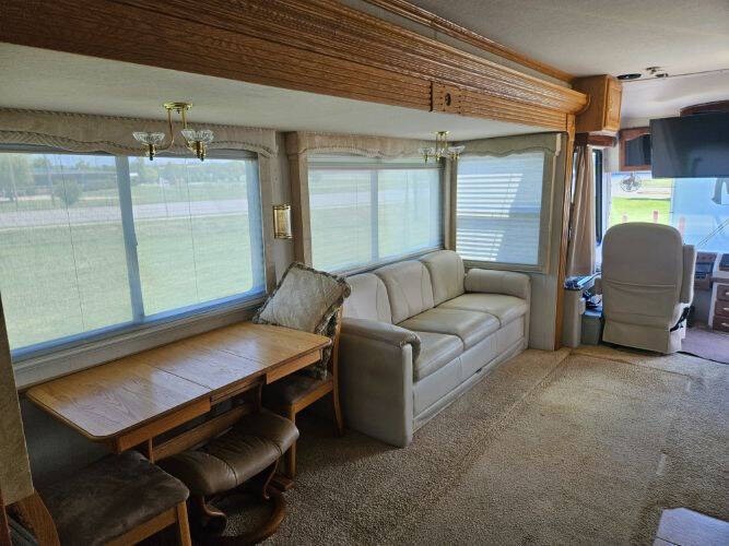 2002 Freightliner XC Chassis
