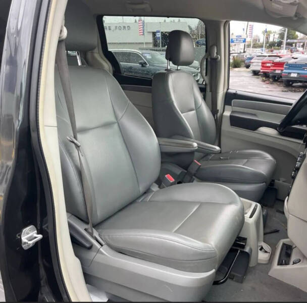 2012 Volkswagen Routan