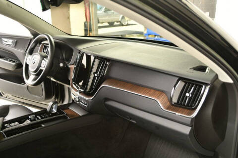 2022 Volvo XC60 B5 Momentum