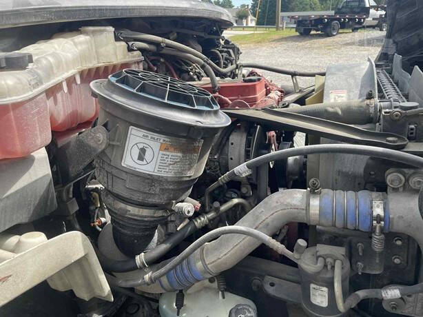 2015 Freightliner M2 106