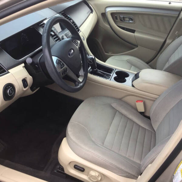 2018 Ford Taurus SE