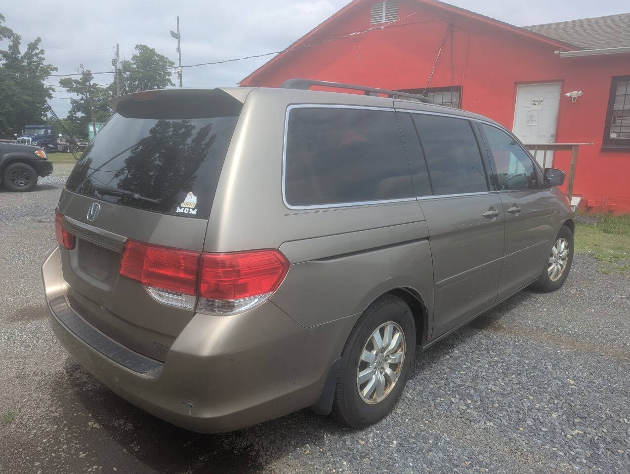 View vehicle photo 4