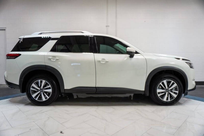 2024 Nissan Pathfinder SL