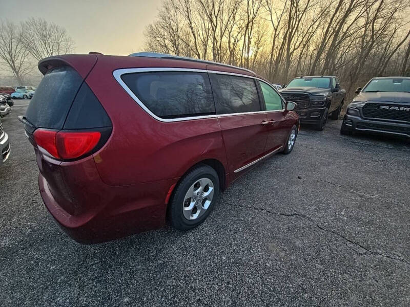 2017 Chrysler Pacifica Touring-L Plus