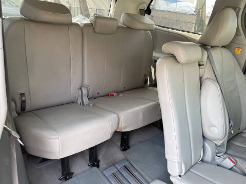 2012 Toyota Sienna XLE 8-Passenger