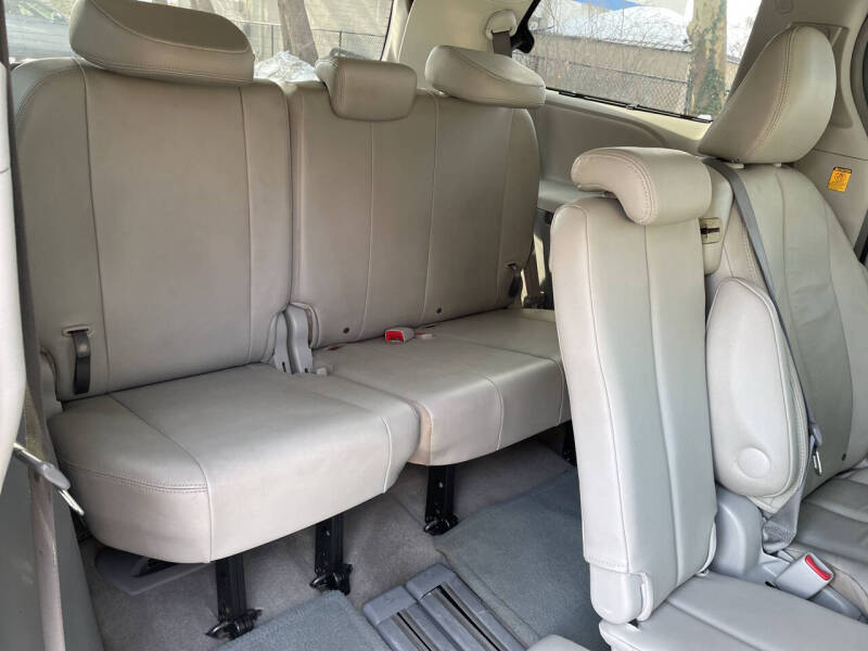 2012 Toyota Sienna XLE 8-Passenger