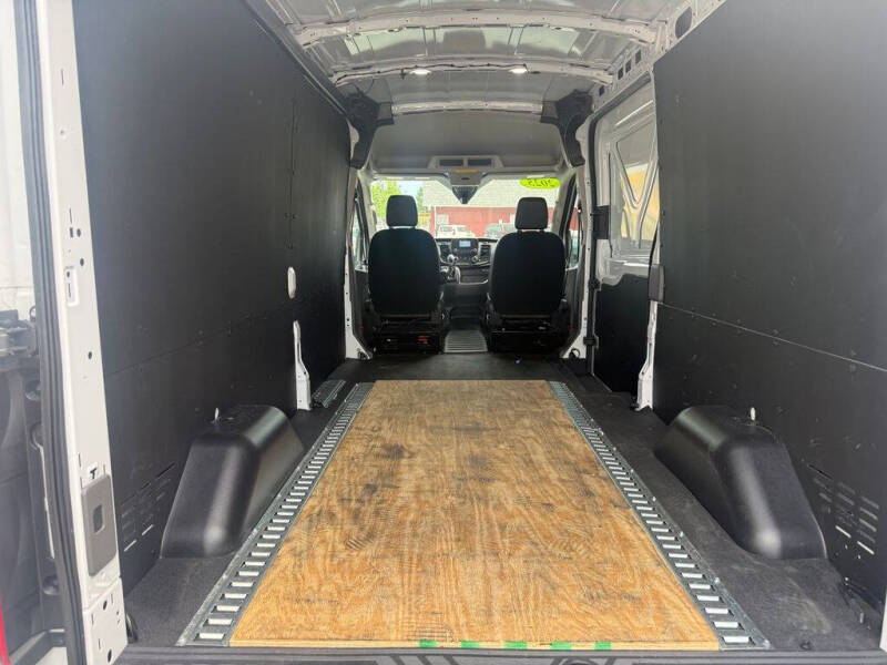 2025 Ford Transit 250