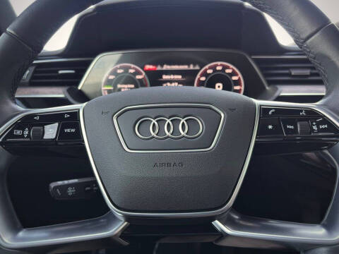 2023 Audi e-tron quattro Premium Plus