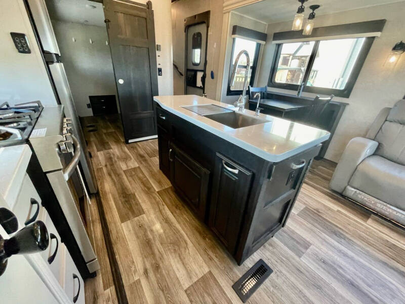 2022 Jayco North Point 377RLBH