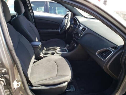 2013 Chrysler 200 LX