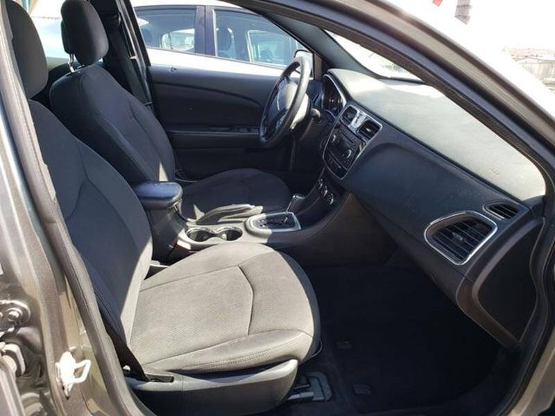 2013 Chrysler 200 LX