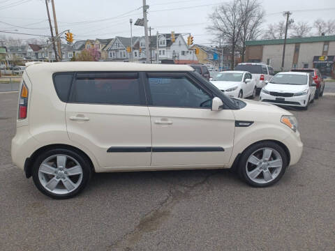 2011 Kia Soul +