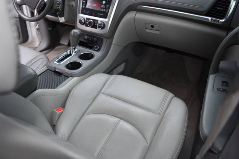 2013 GMC Acadia SLE-2