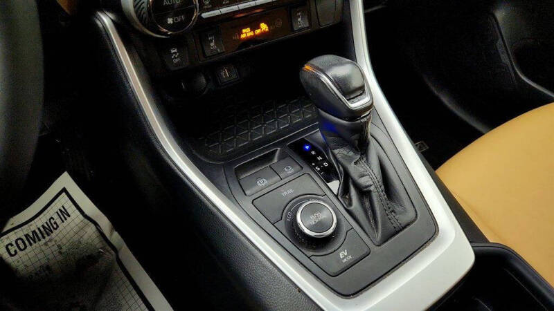 2023 Toyota RAV4 Hybrid XLE Premium