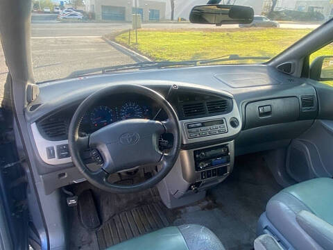 2003 Toyota Sienna XLE