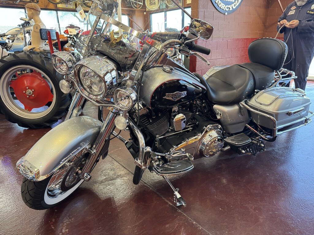 2015 Harley-Davidson Road King 13