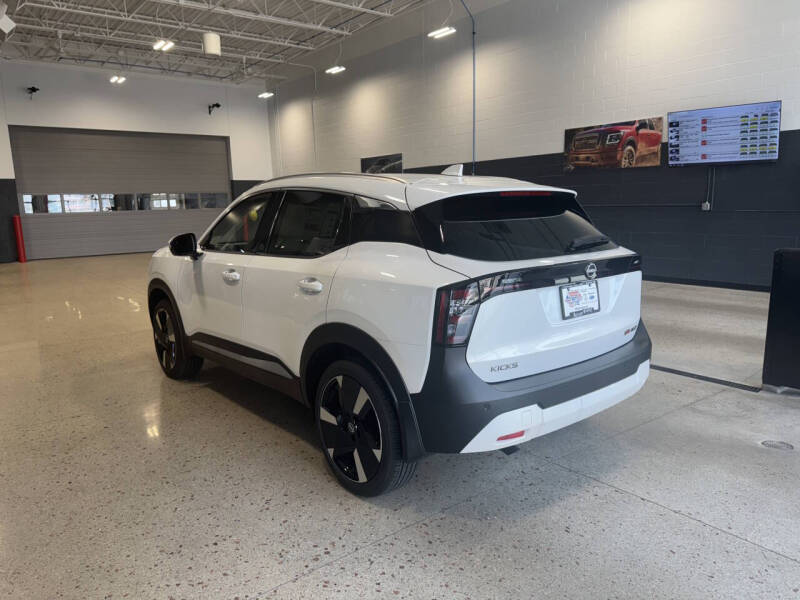 2025 Nissan Kicks SR