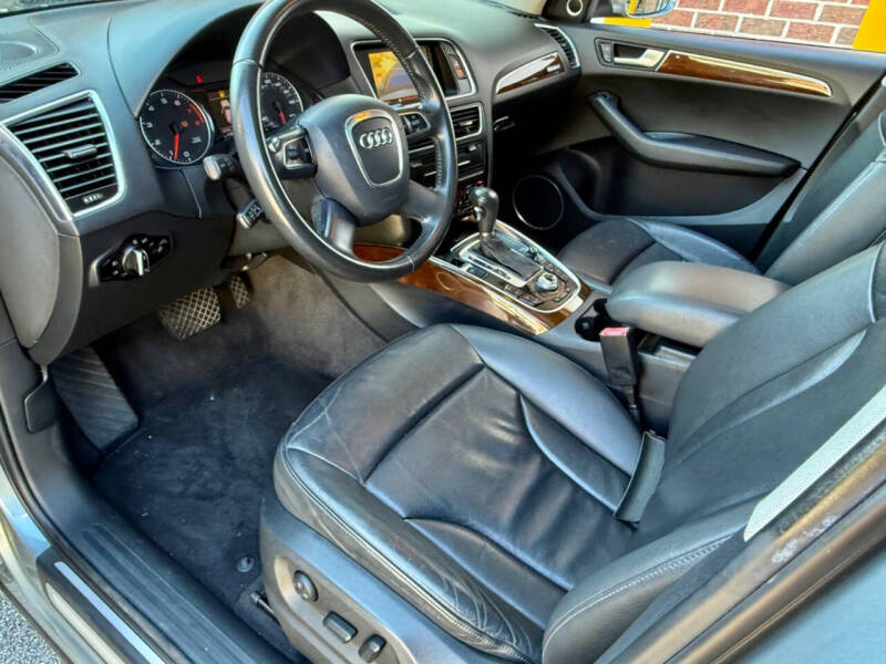 2011 Audi Q5 2.0T quattro Premium Plus