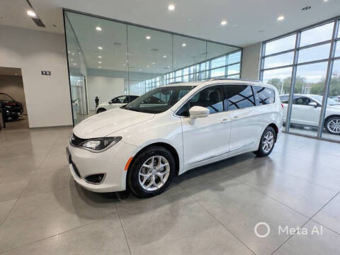 2017 Chrysler Pacifica Touring-L Plus