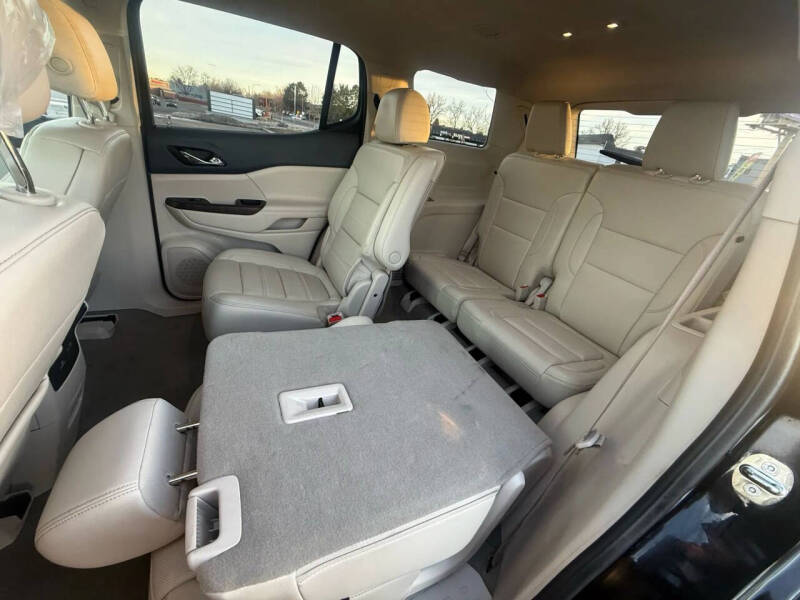2023 GMC Acadia Denali