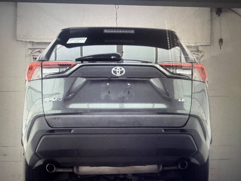 2020 Toyota RAV4 LE