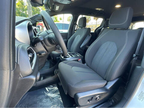 2024 Chrysler Pacifica Touring