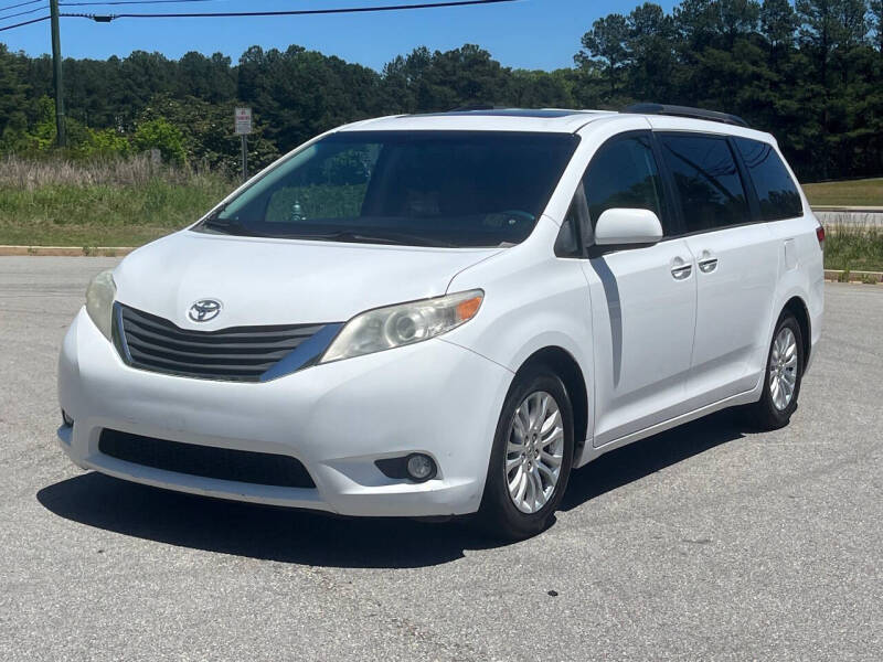 2014 Toyota Sienna XLE 8-Passenger