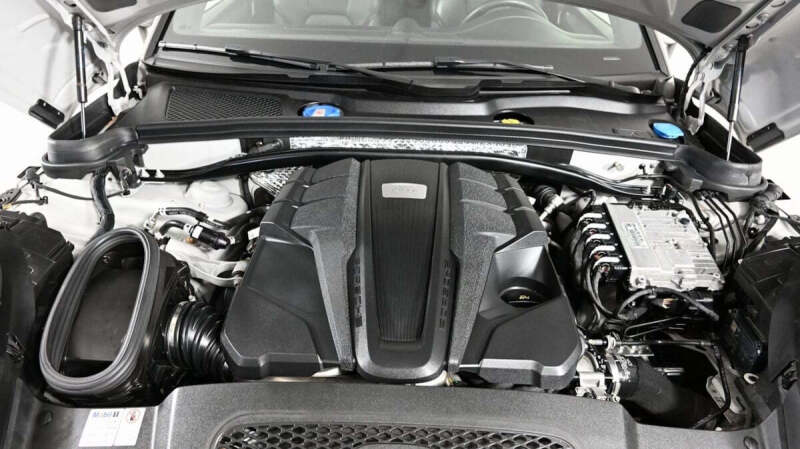 2021 Porsche Macan Turbo