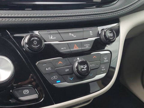 2022 Chrysler Pacifica Hybrid Touring L