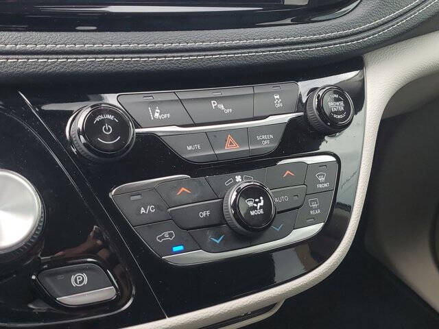2022 Chrysler Pacifica Hybrid Touring L