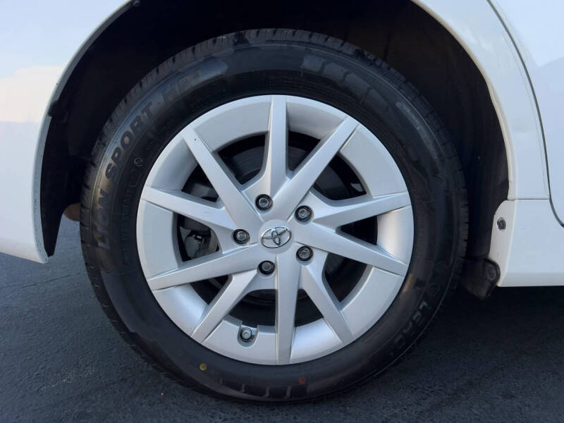 2014 Toyota Prius v Three