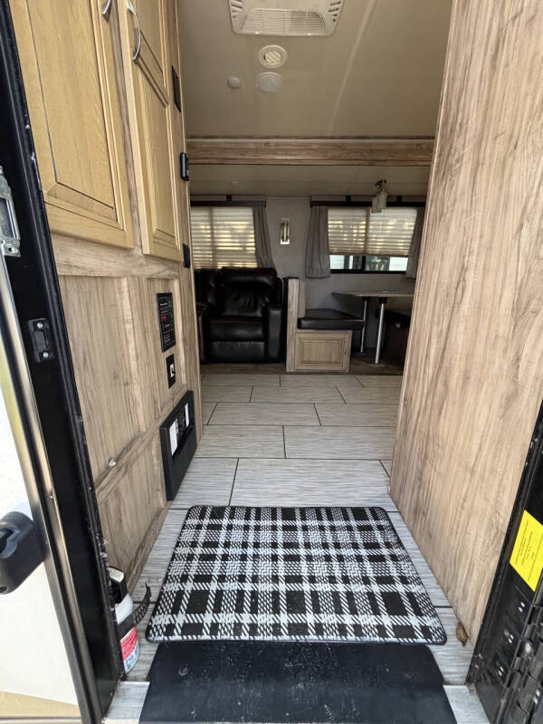 2020 Palomino Solaire 260FKBS