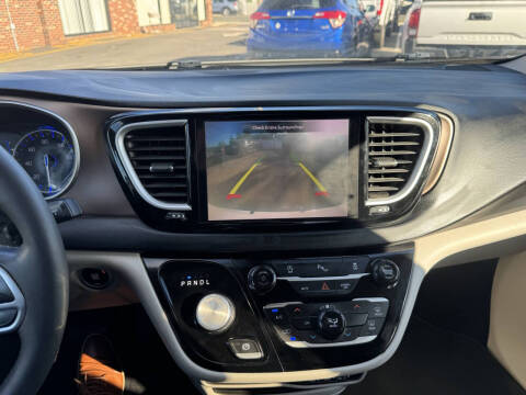 2022 Chrysler Voyager LX