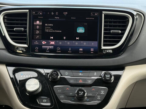 2022 Chrysler Pacifica Touring L