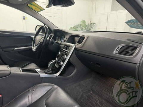 2016 Volvo V60 Cross Country T5 Platinum