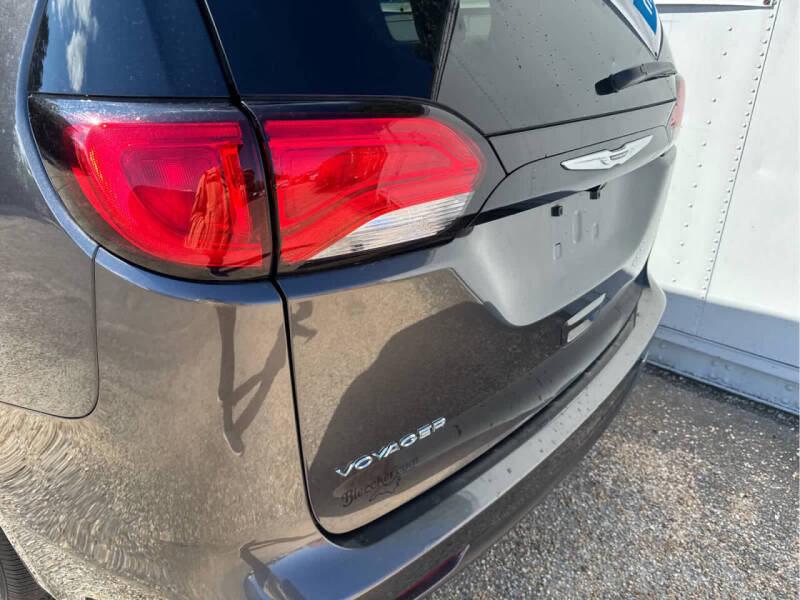 2023 Chrysler Voyager LX