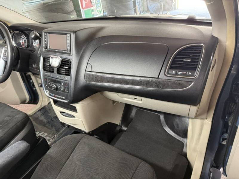 2012 Chrysler Town and Country Touring