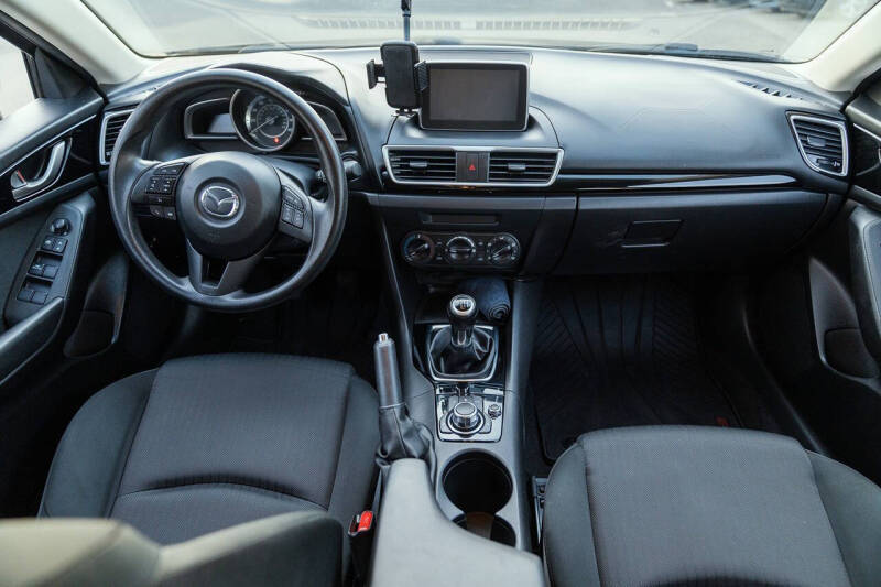 2016 Mazda MAZDA3 i Sport