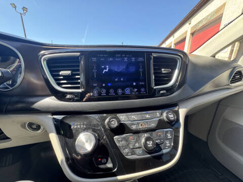2017 Chrysler Pacifica Touring-L Plus