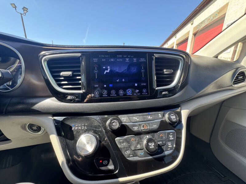 2017 Chrysler Pacifica Touring-L Plus