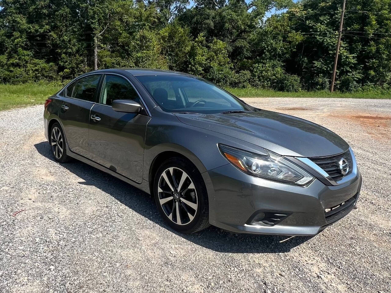 2016 Nissan Altima for sale at Guadalupe Auto Sales, LLC. in Jemison, AL