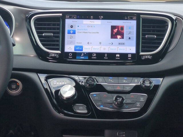 2026 Chrysler Voyager LX