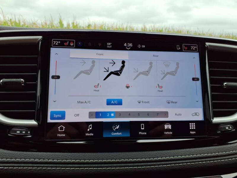 2026 Chrysler Pacifica Select