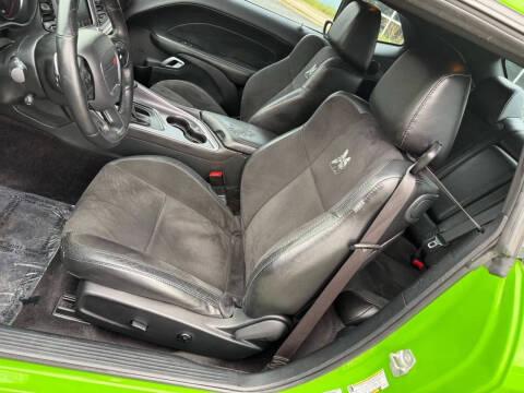 2017 Dodge Challenger 392 HEMI Scat Pack Shaker